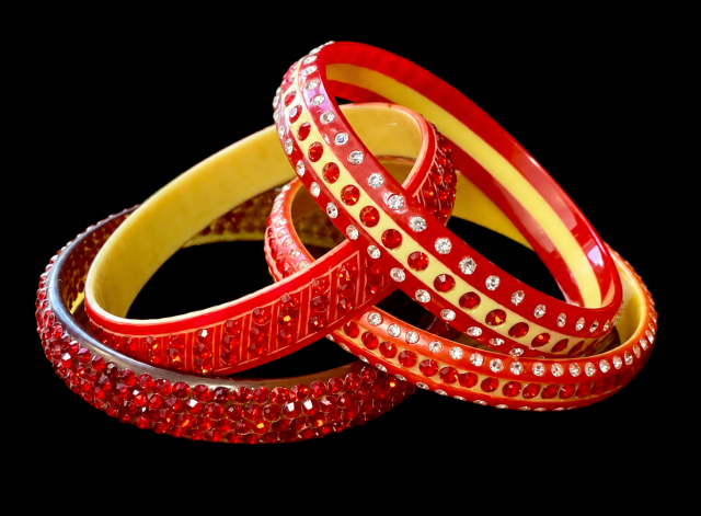 BB170 red and clear celluloid bangles